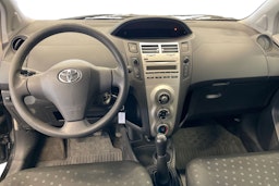 Musta Toyota Yaris 2008 kuva 9.