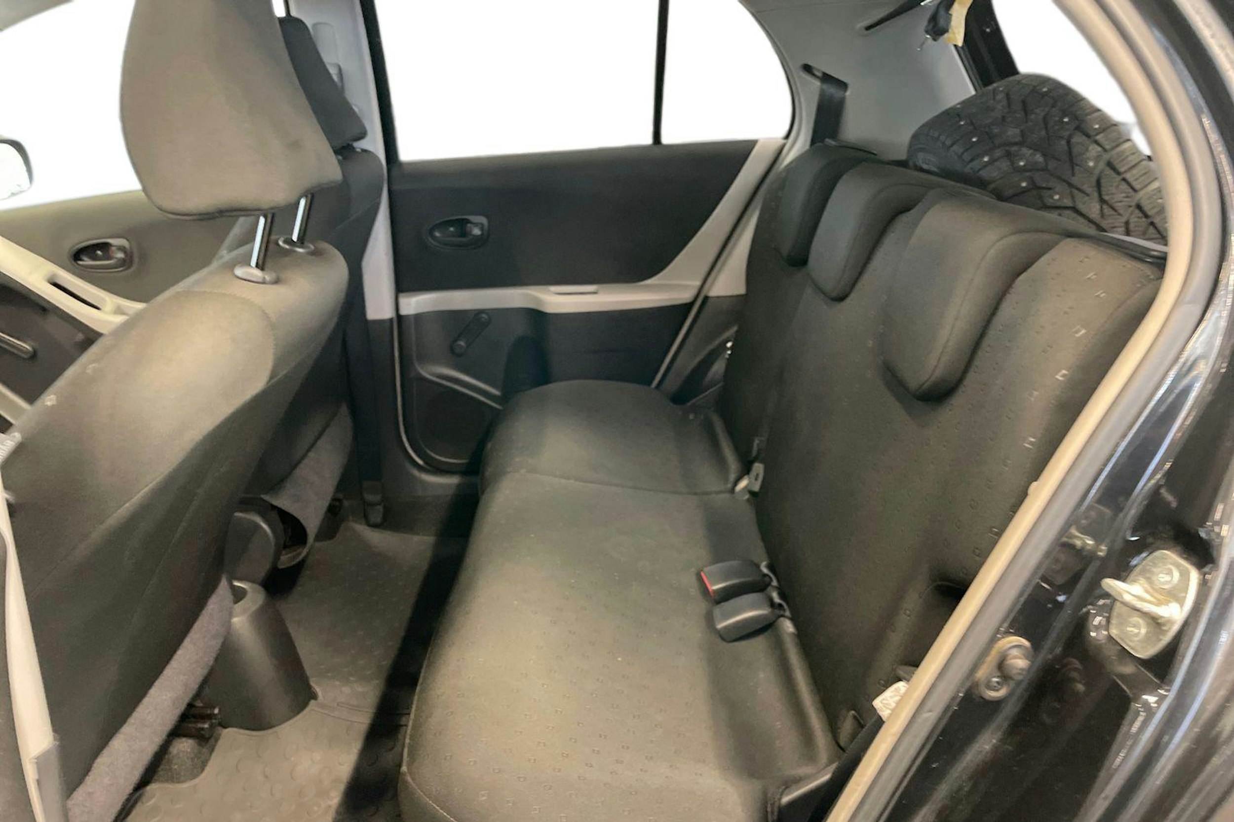 Musta Toyota Yaris 2008 kuva 10.