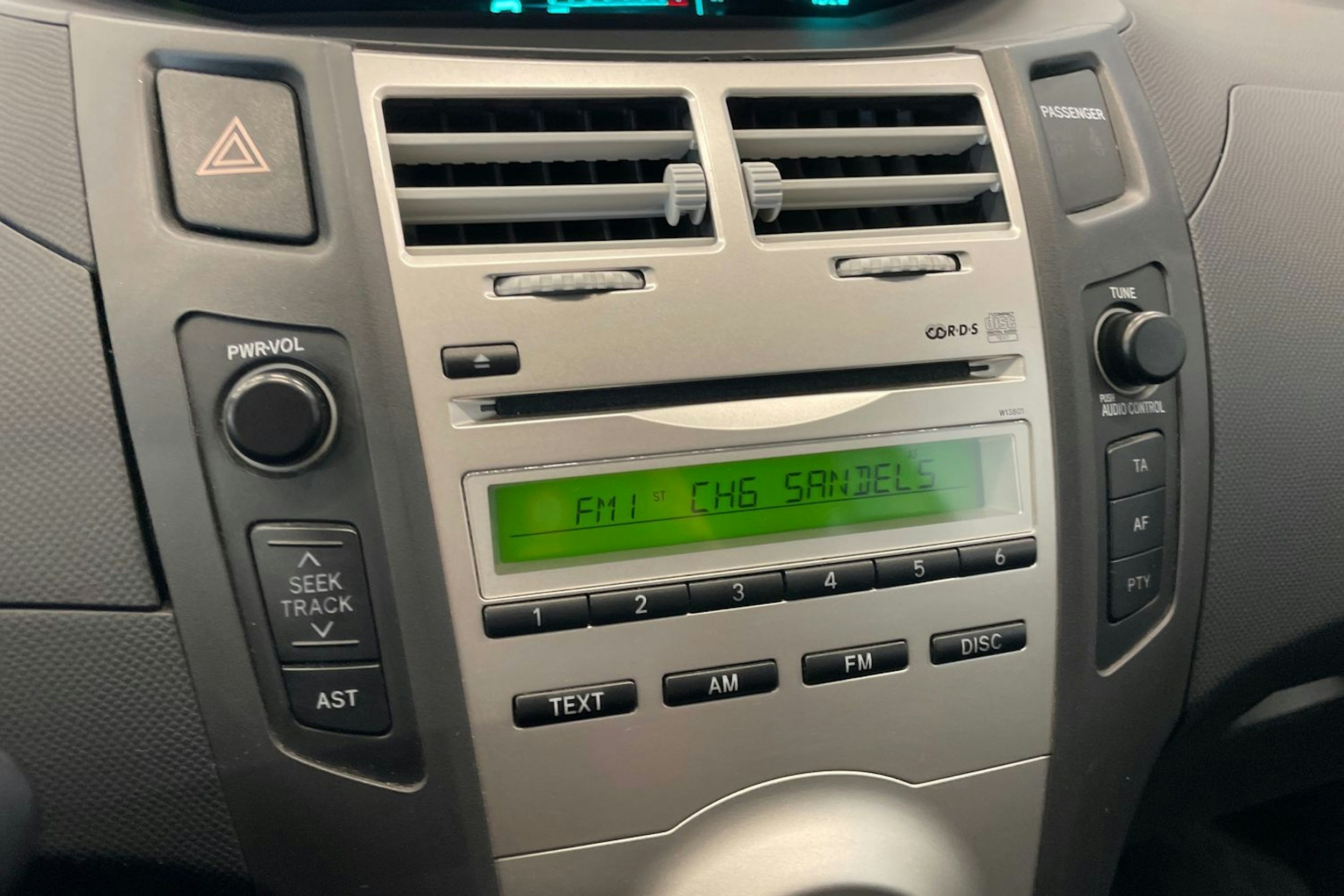 Musta Toyota Yaris 2008 kuva 17.