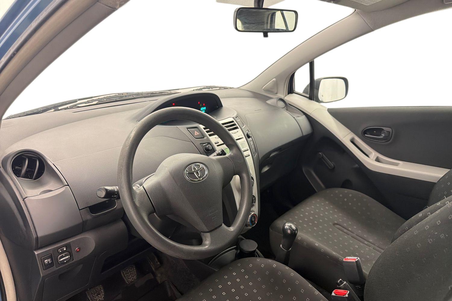 Toyota Yaris 1,3 VVT-i Linea Terra 5ov 2008, bild 6/18