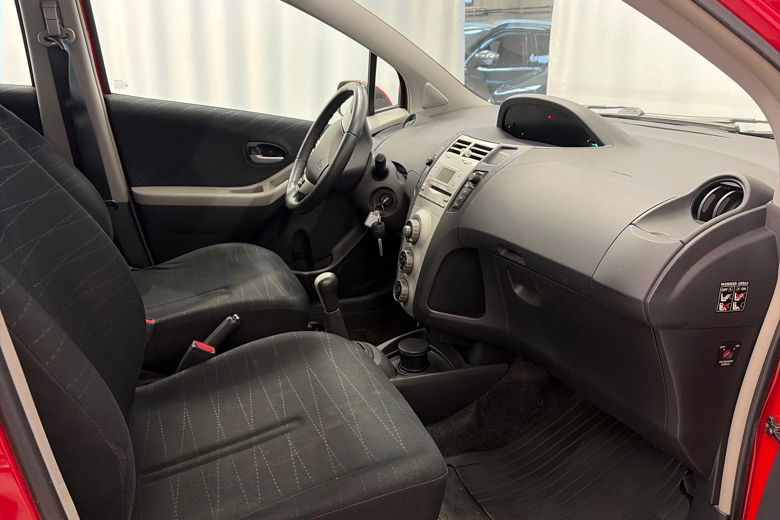 punainen Toyota Yaris 2008 kuva 17.