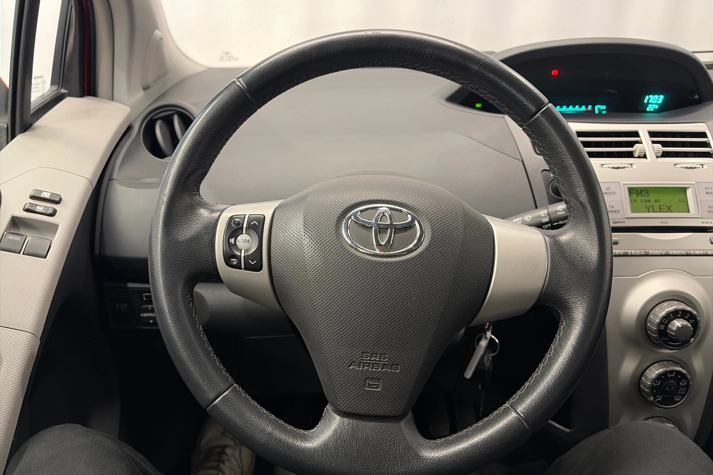 punainen Toyota Yaris 2008 kuva 18.