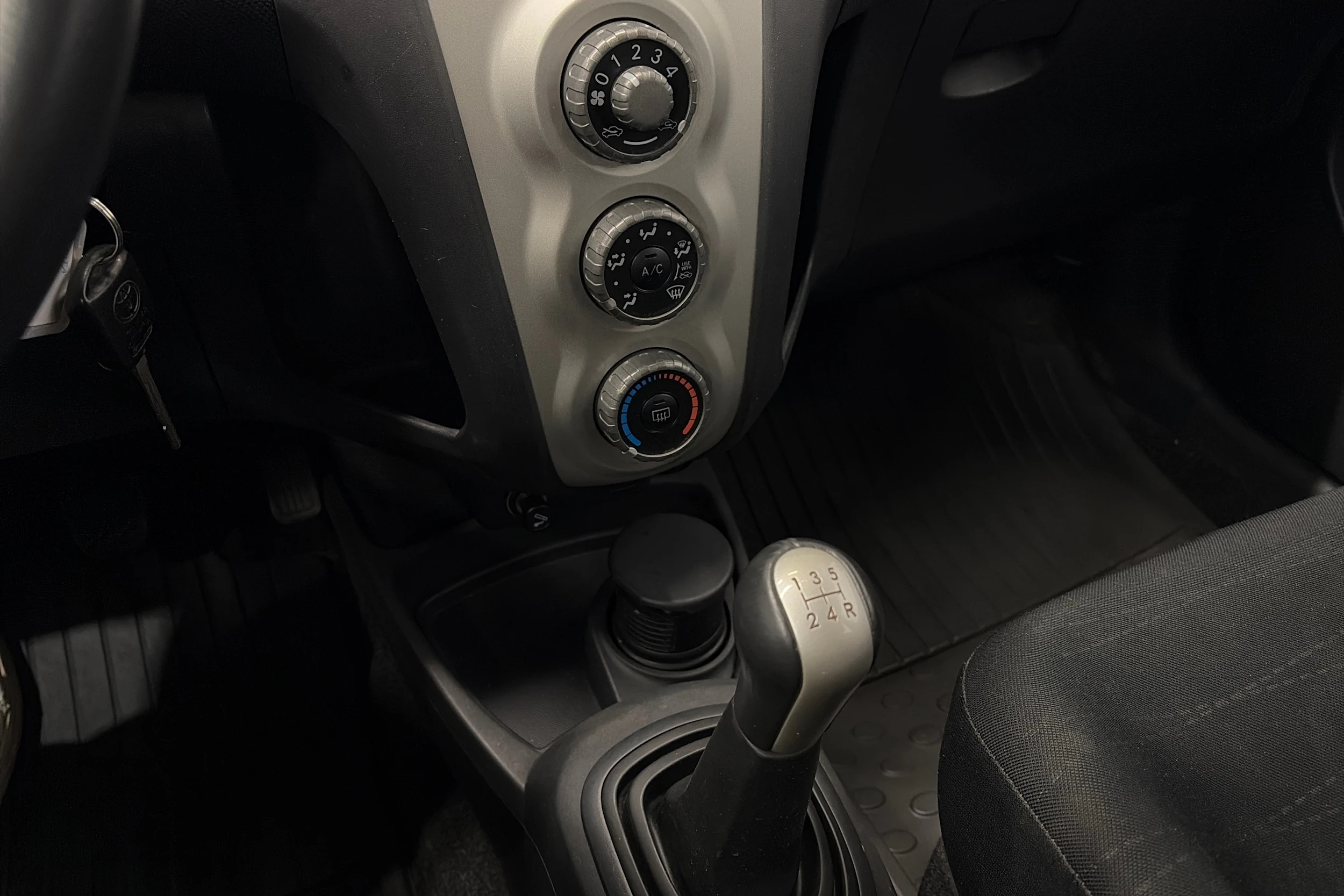 punainen Toyota Yaris 2008 kuva 20.
