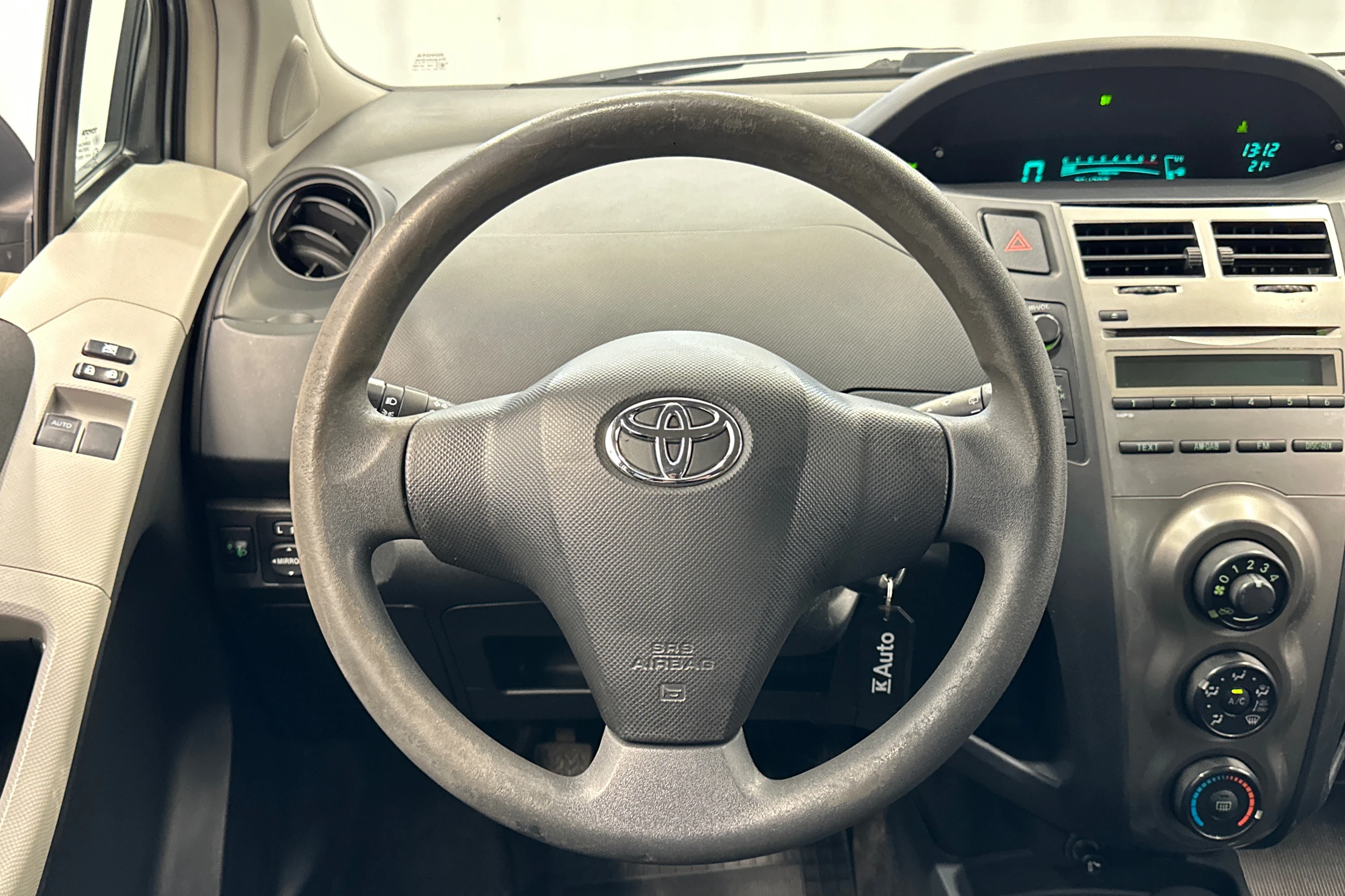 hopea Toyota Yaris 2009 kuva 12.