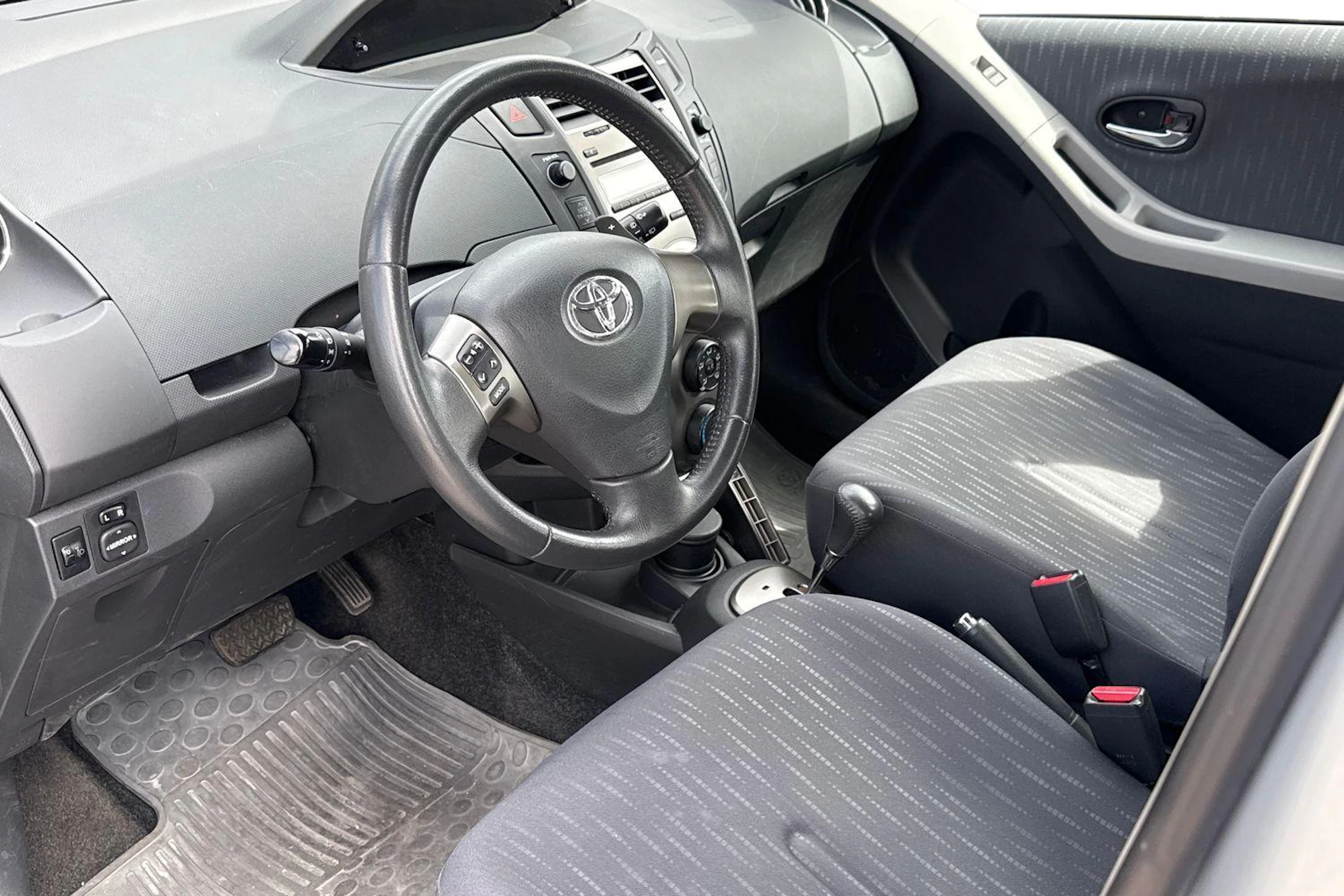 hopea Toyota Yaris 2009 kuva 3.