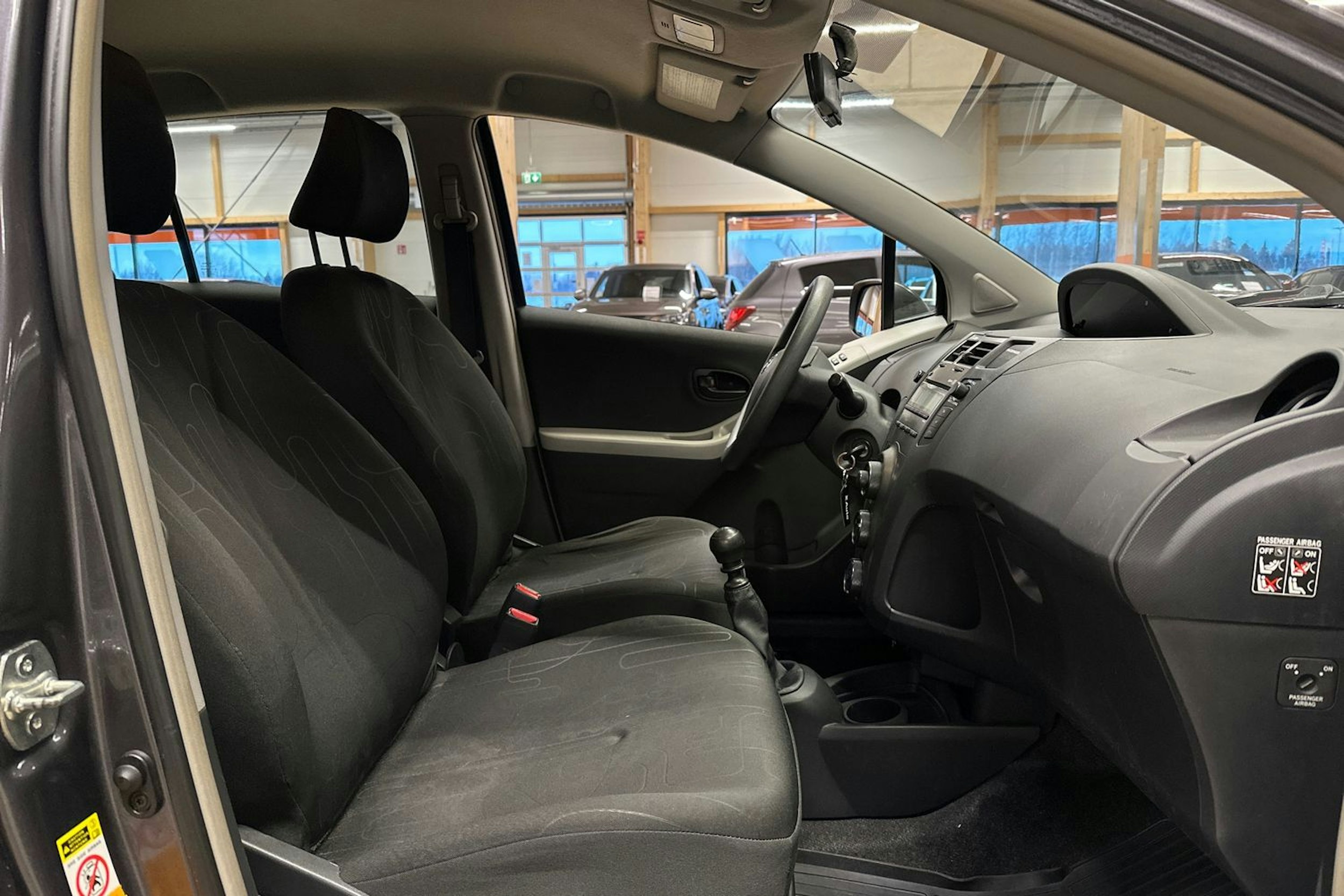 harmaa Toyota Yaris 2009 kuva 14.