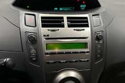 harmaa Toyota Yaris 2009 kuva 16.