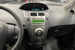 harmaa Toyota Yaris 2009 kuva 18.