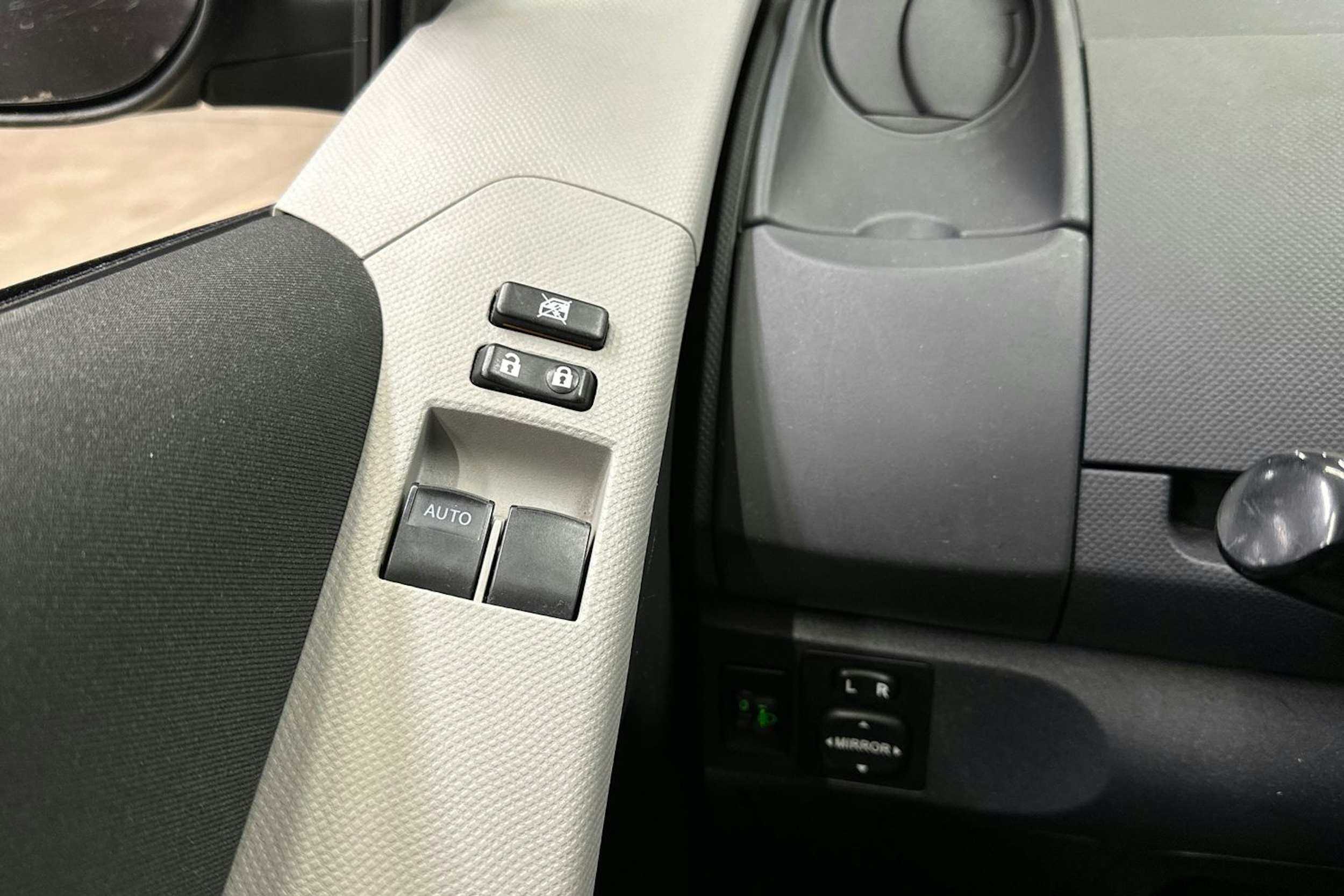 harmaa Toyota Yaris 2009 kuva 23.