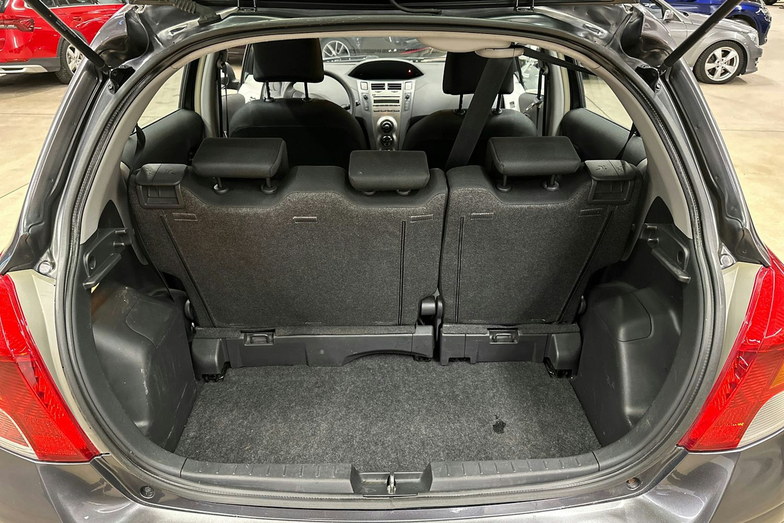 harmaa Toyota Yaris 2009 kuva 24.