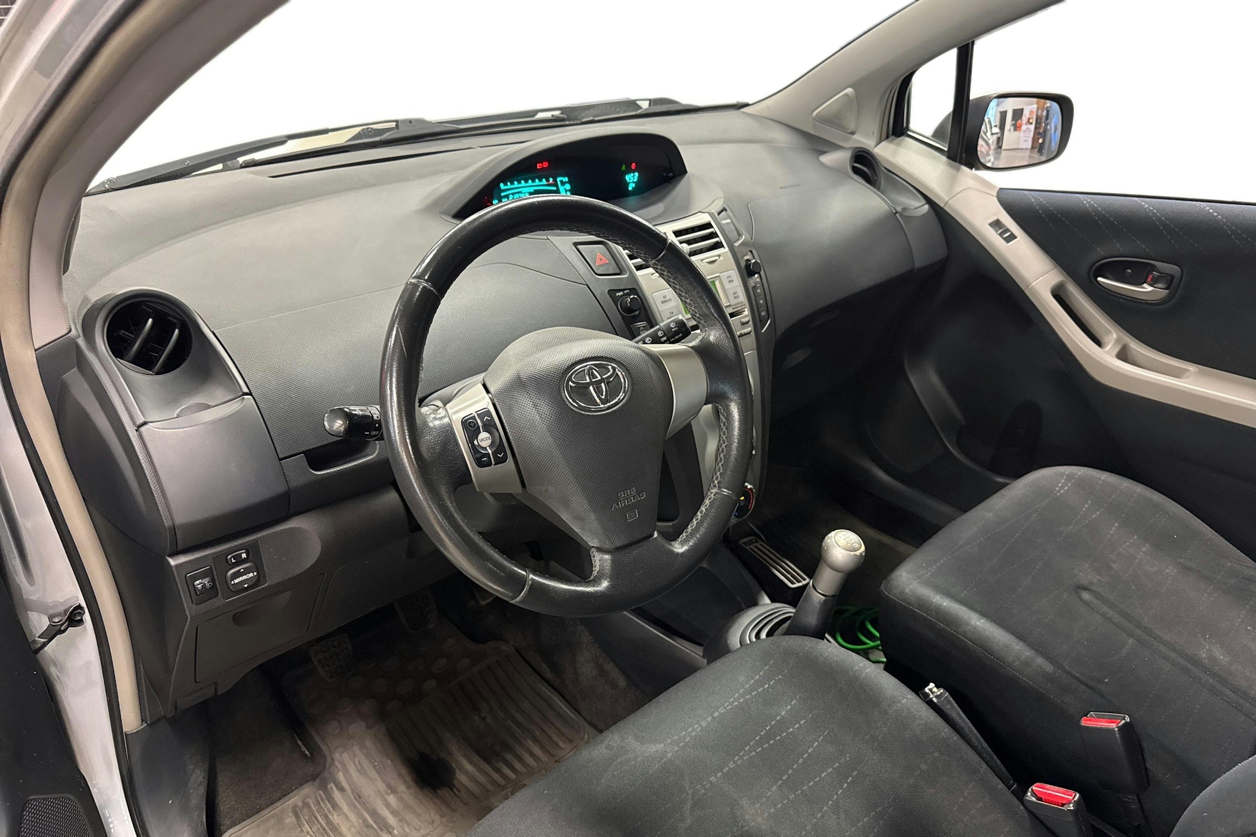 hopea Toyota Yaris 2009 kuva 3.