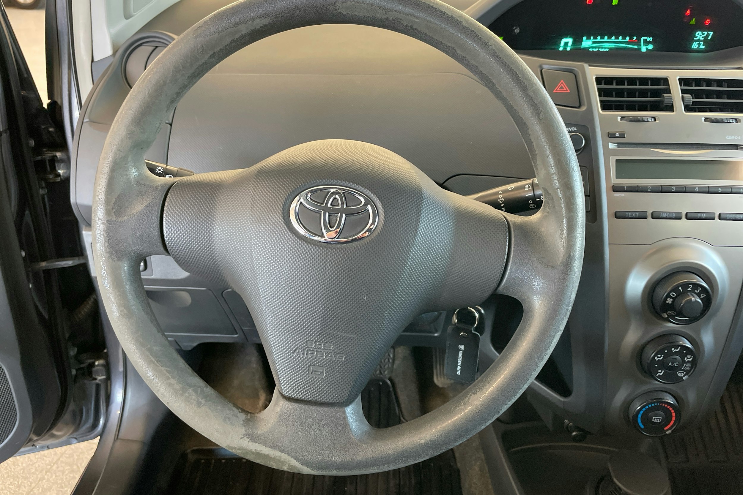 harmaa Toyota Yaris 2010 kuva 11.