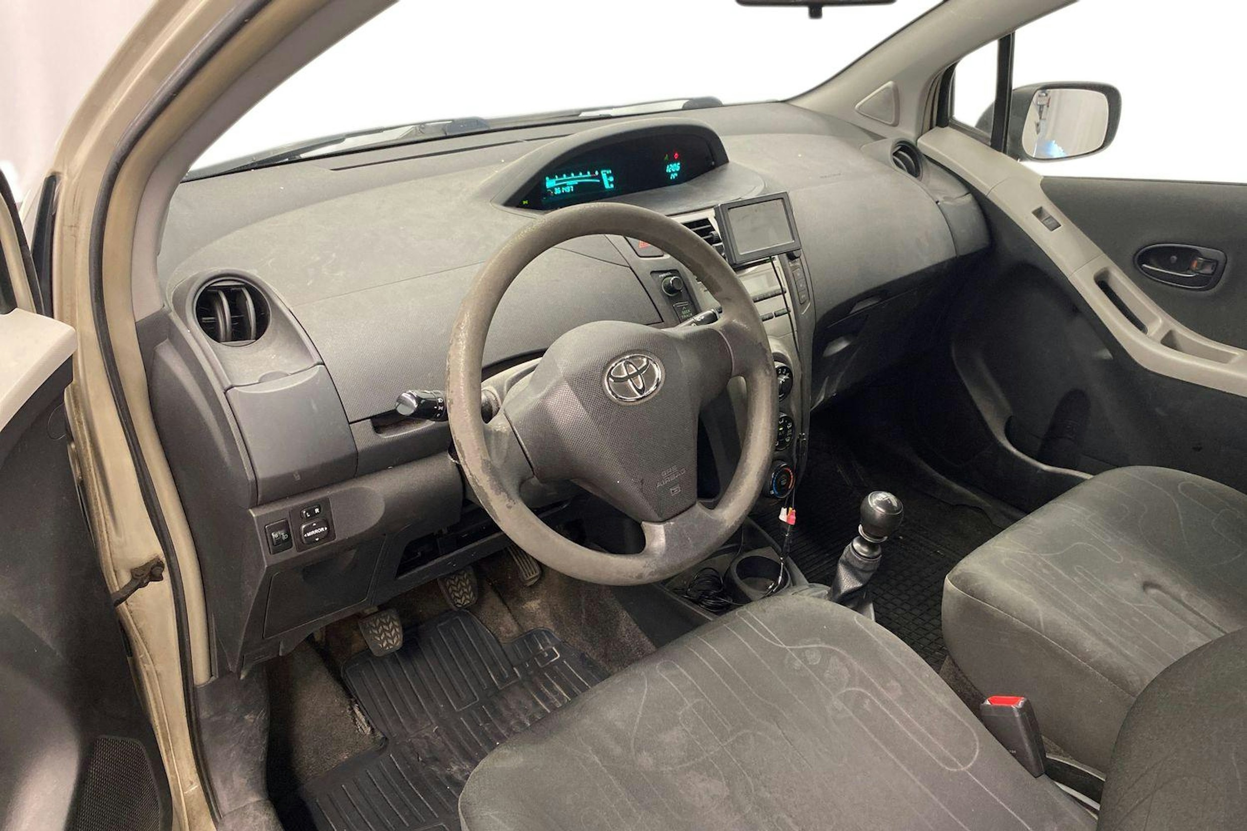 hopea Toyota Yaris 2010 kuva 6.