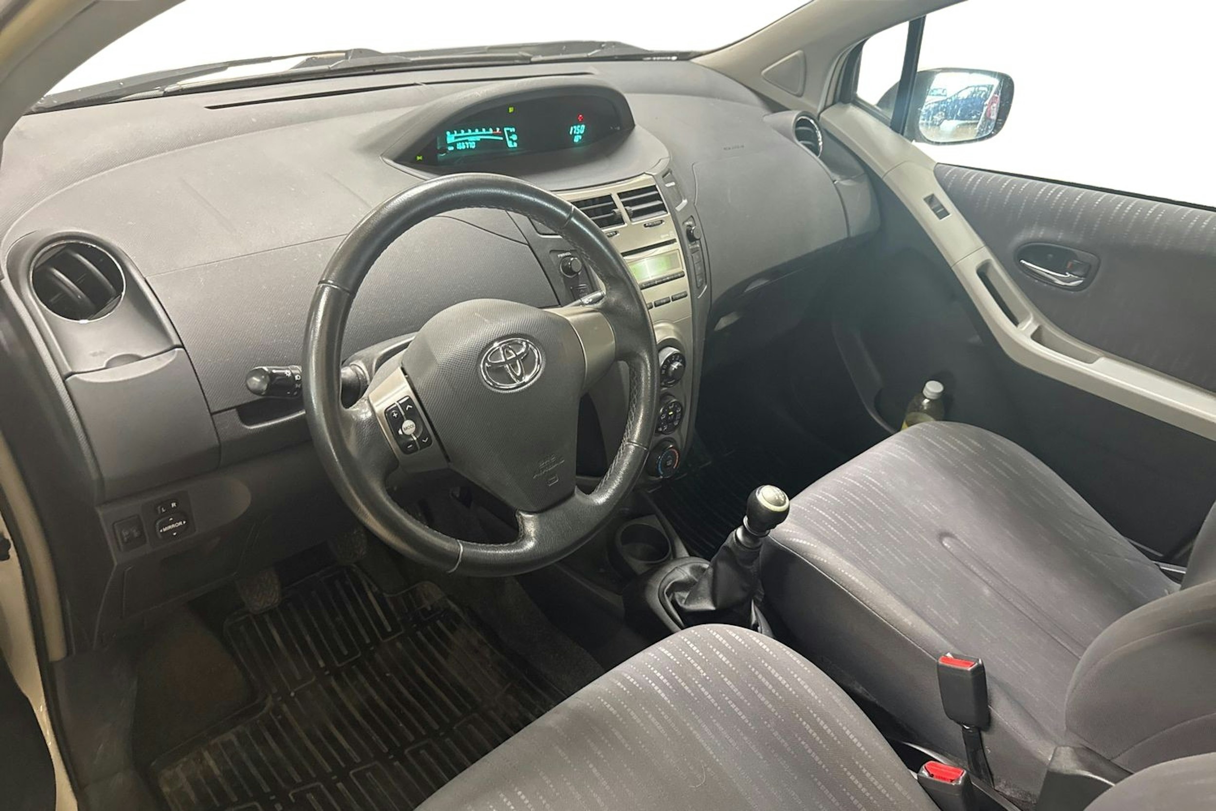 hopea Toyota Yaris 2010 kuva 3.