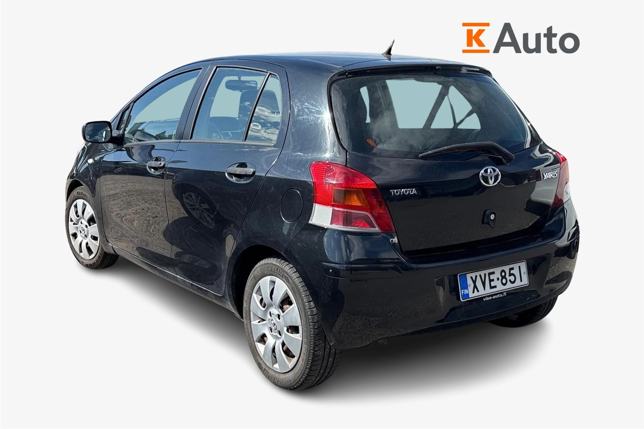 musta Toyota Yaris 2010 kuva 2.