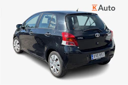musta Toyota Yaris 2010 kuva 2.