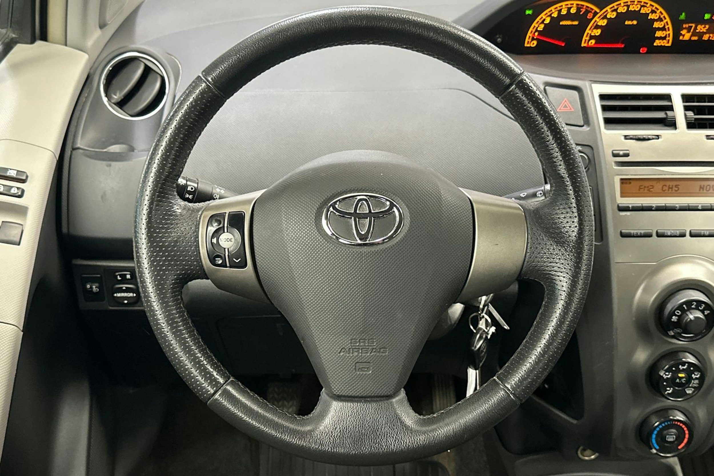 Hopea Toyota Yaris 2010 kuva 14.