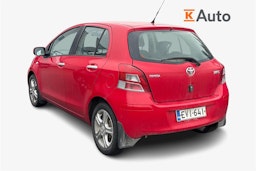 punainen Toyota Yaris 2011 kuva 2.