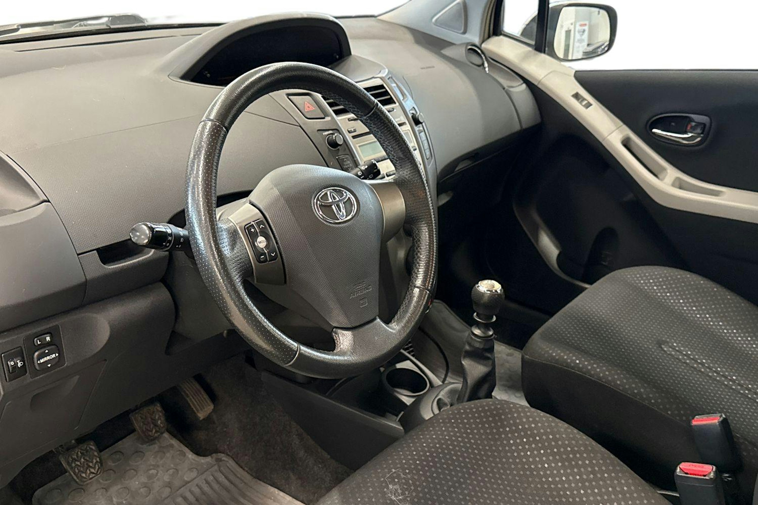 hopea Toyota Yaris 2011 kuva 7.