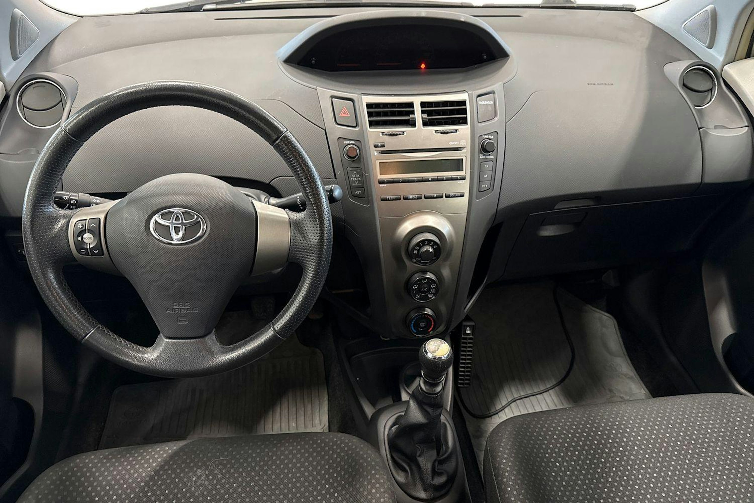 hopea Toyota Yaris 2011 kuva 9.