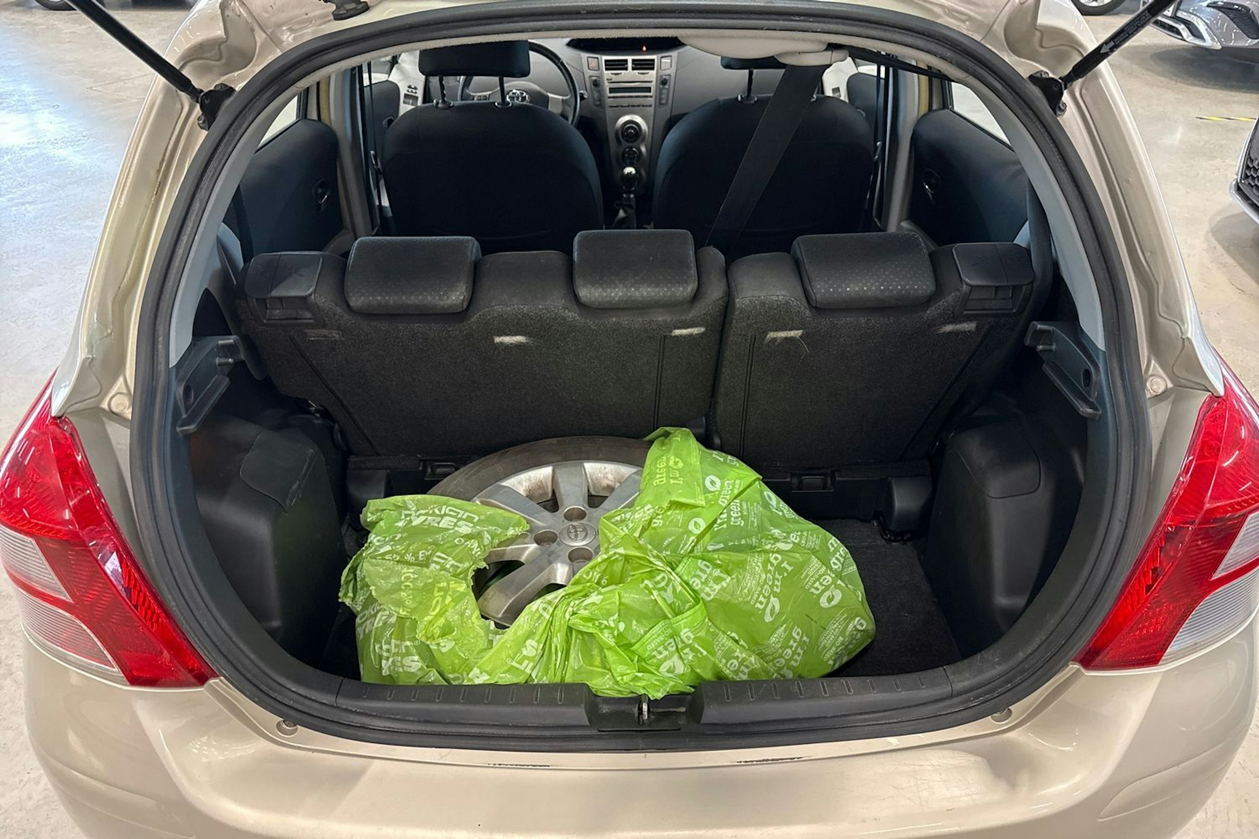 hopea Toyota Yaris 2011 kuva 14.