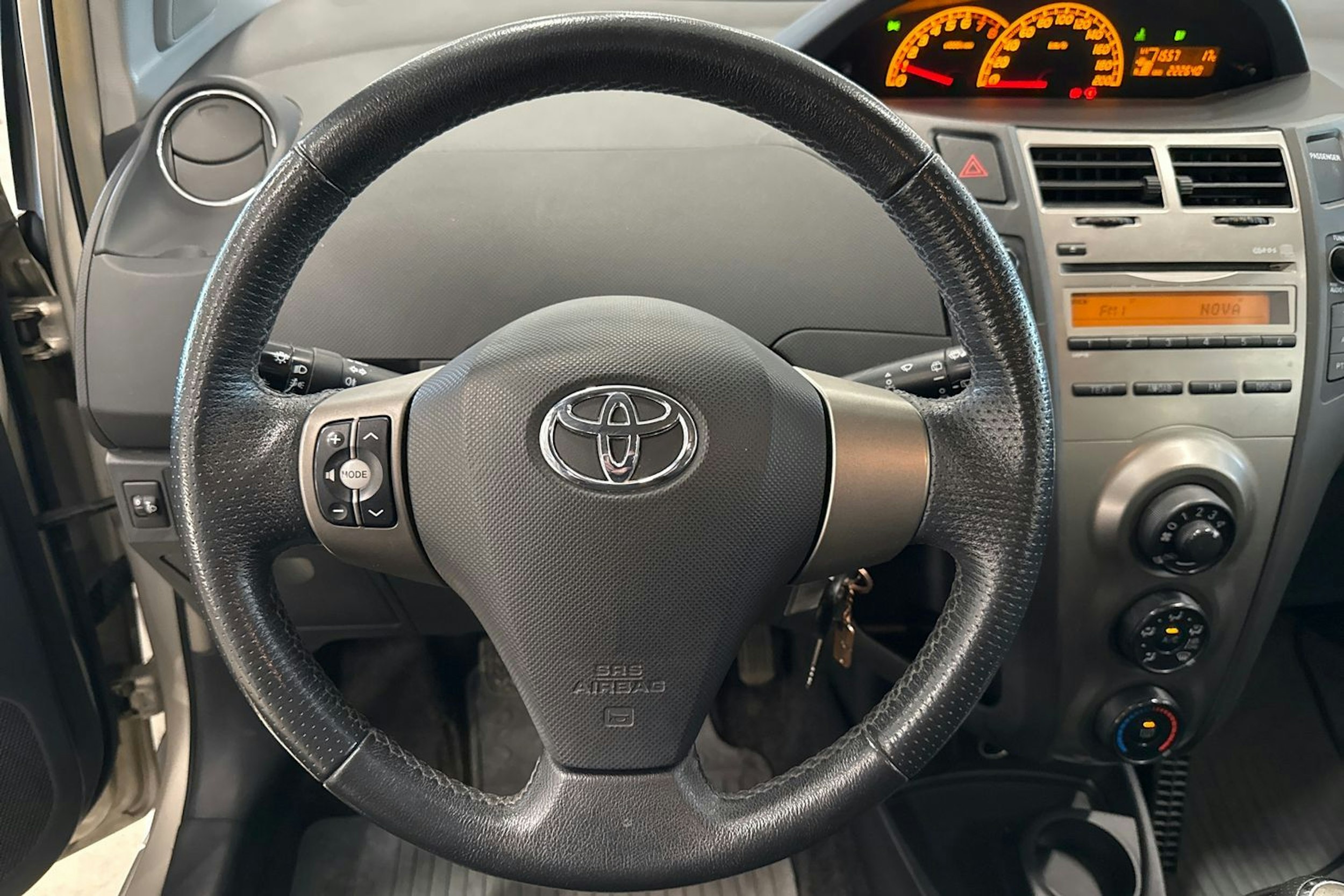 hopea Toyota Yaris 2011 kuva 16.