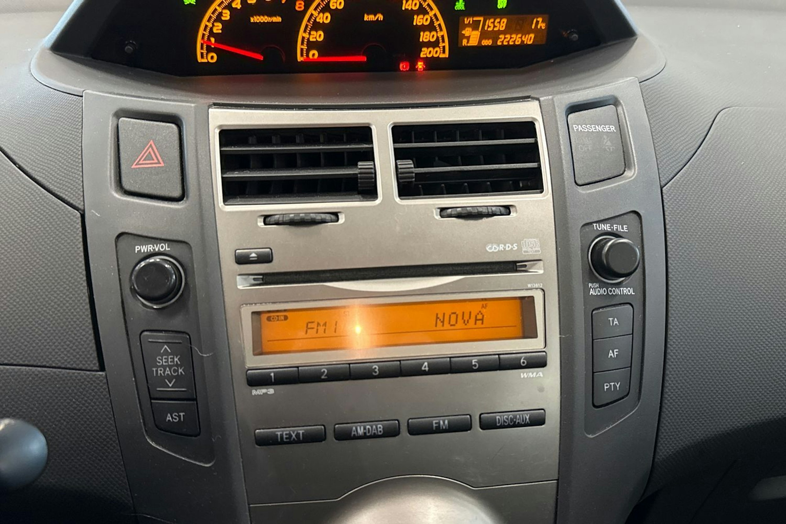 hopea Toyota Yaris 2011 kuva 19.