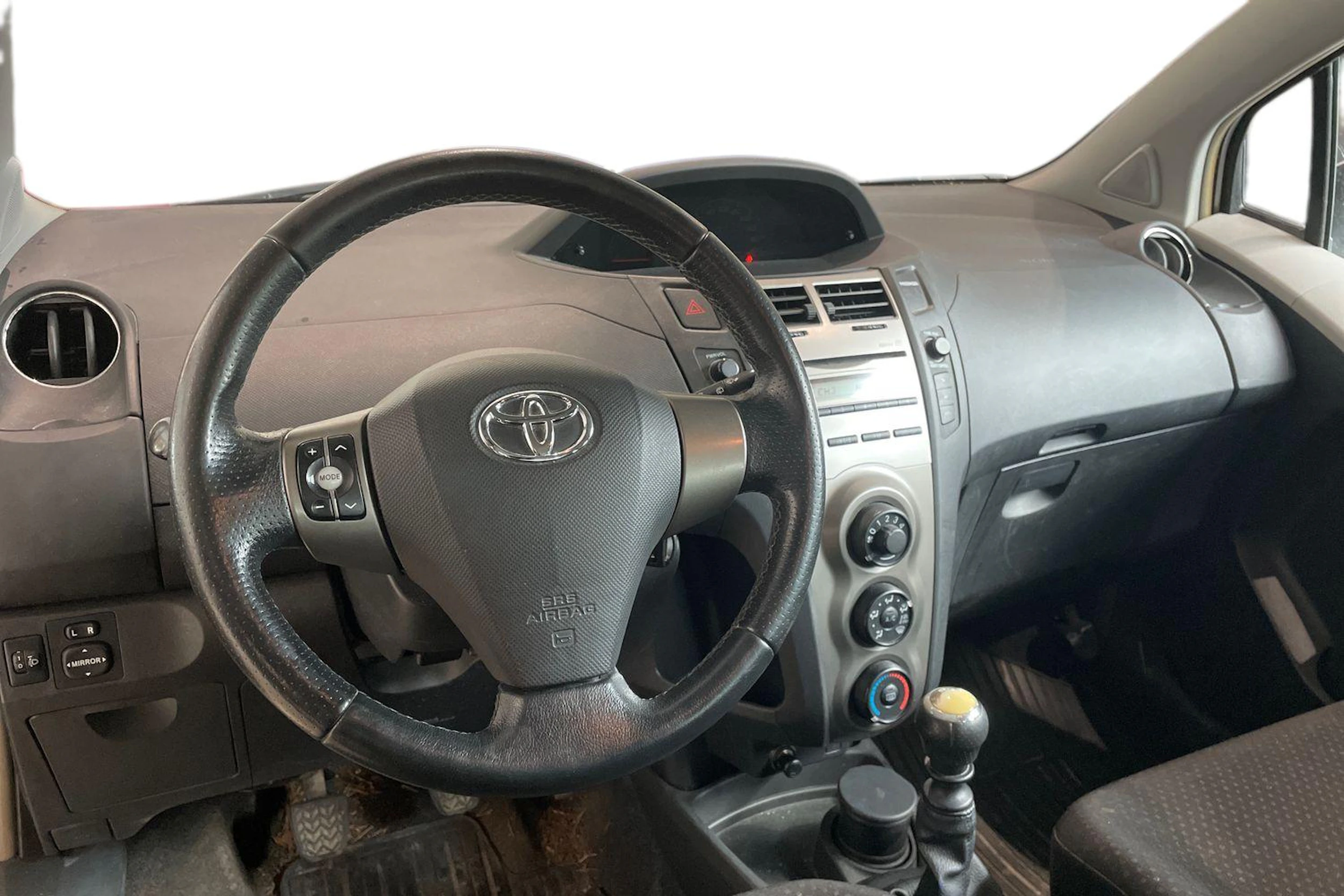 hopea Toyota Yaris 2011 kuva 3.
