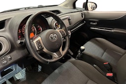 punainen Toyota Yaris 2011 kuva 7.