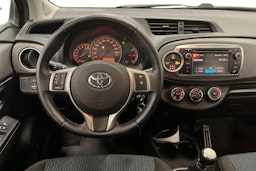 punainen Toyota Yaris 2011 kuva 9.