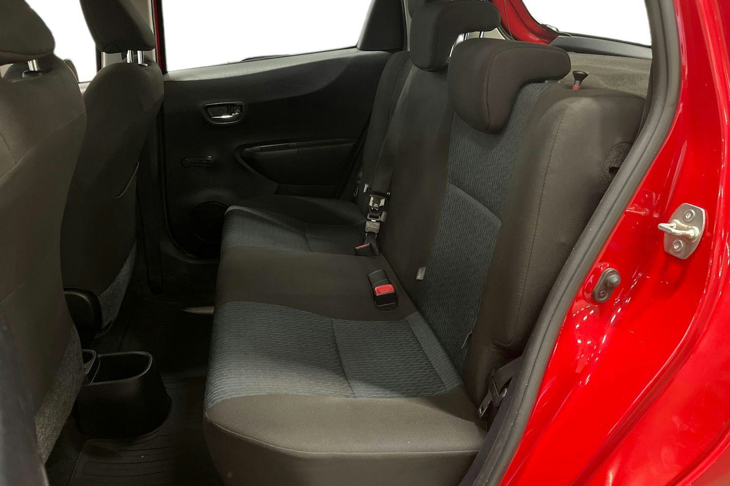 punainen Toyota Yaris 2011 kuva 10.