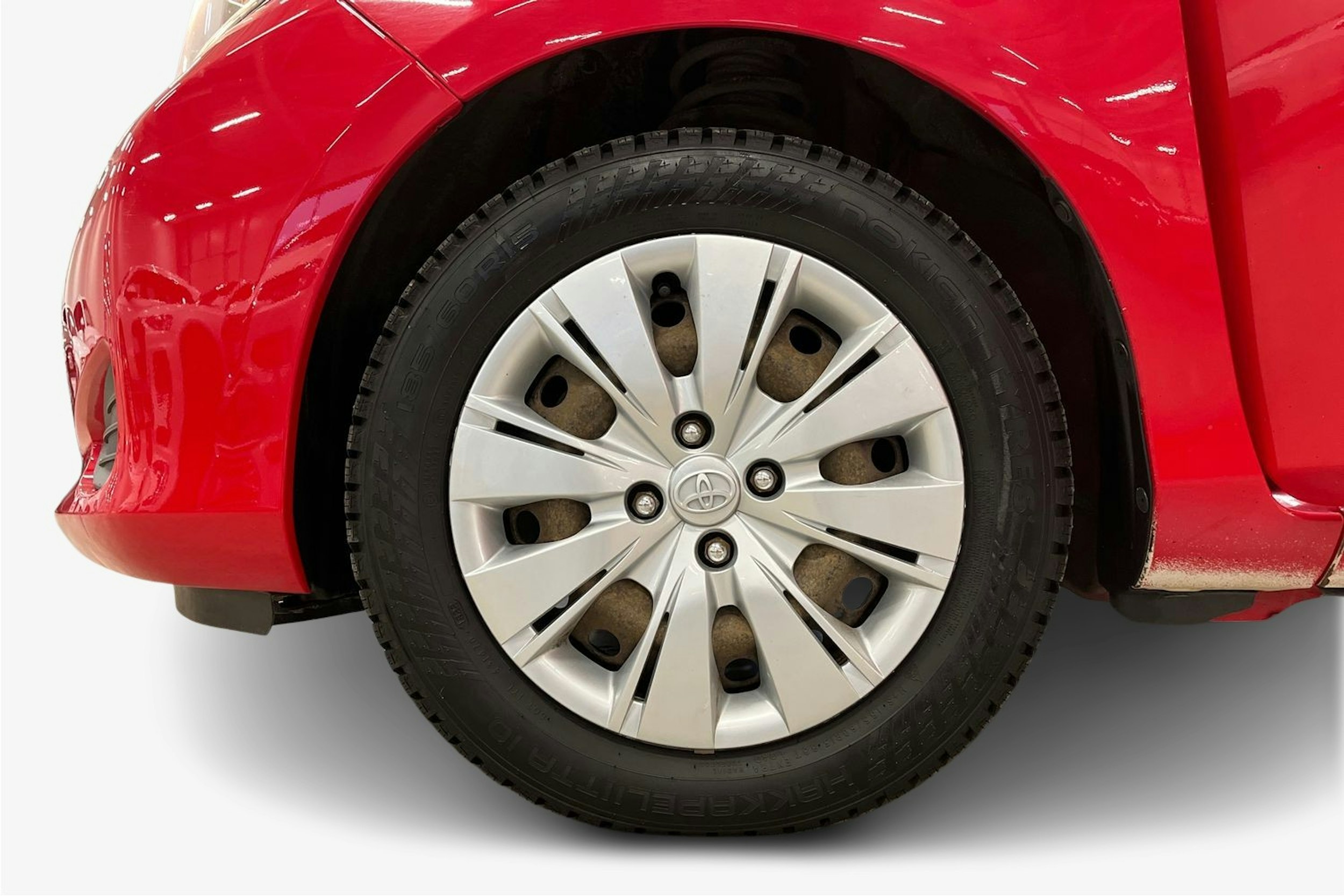 punainen Toyota Yaris 2011 kuva 11.