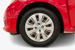 punainen Toyota Yaris 2011 kuva 11.