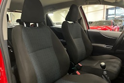 punainen Toyota Yaris 2011 kuva 16.