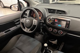 punainen Toyota Yaris 2011 kuva 17.