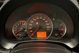 punainen Toyota Yaris 2011 kuva 19.