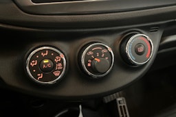 punainen Toyota Yaris 2011 kuva 23.