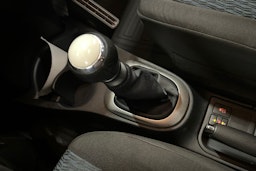 punainen Toyota Yaris 2011 kuva 25.