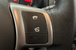 punainen Toyota Yaris 2011 kuva 26.