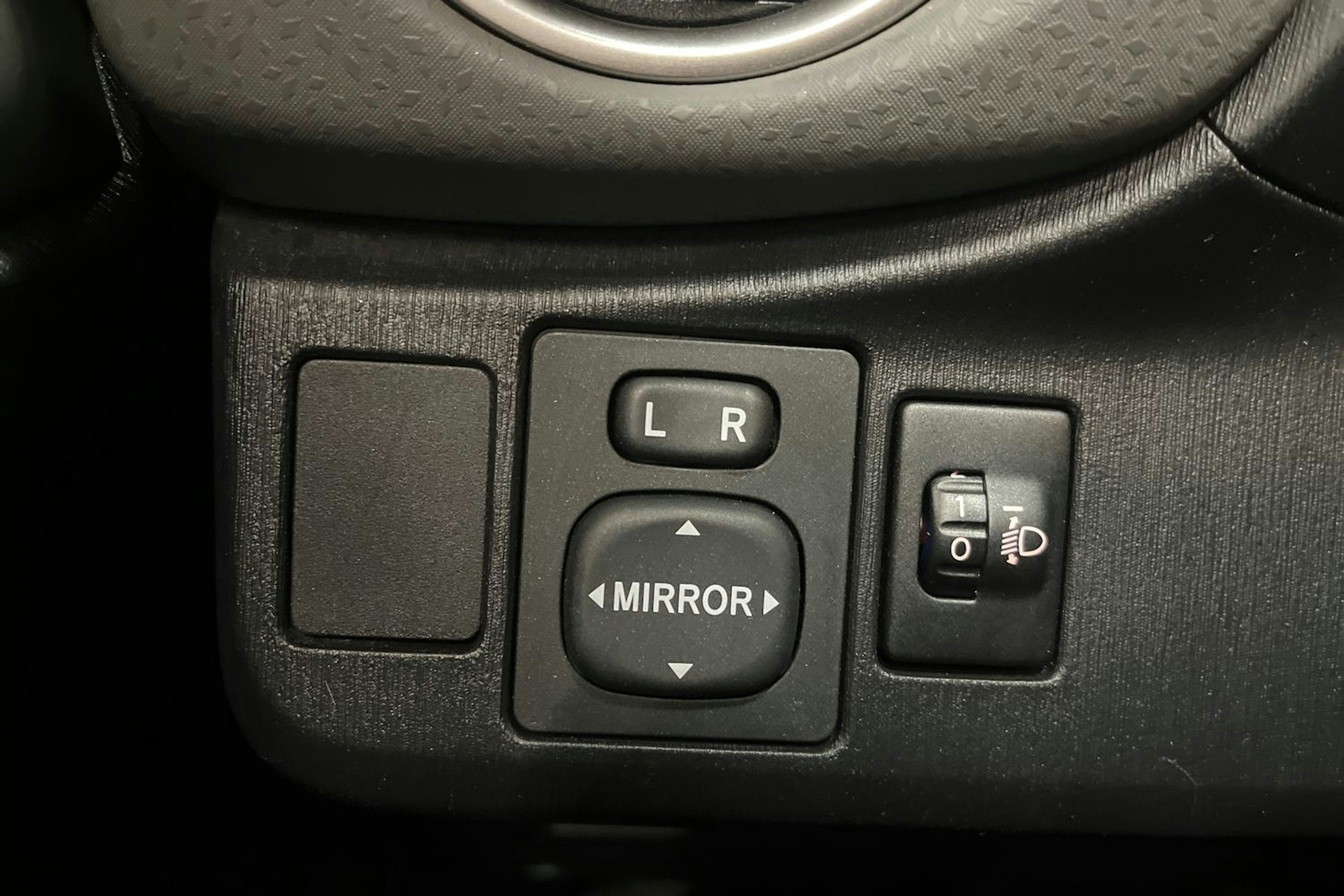 punainen Toyota Yaris 2011 kuva 28.