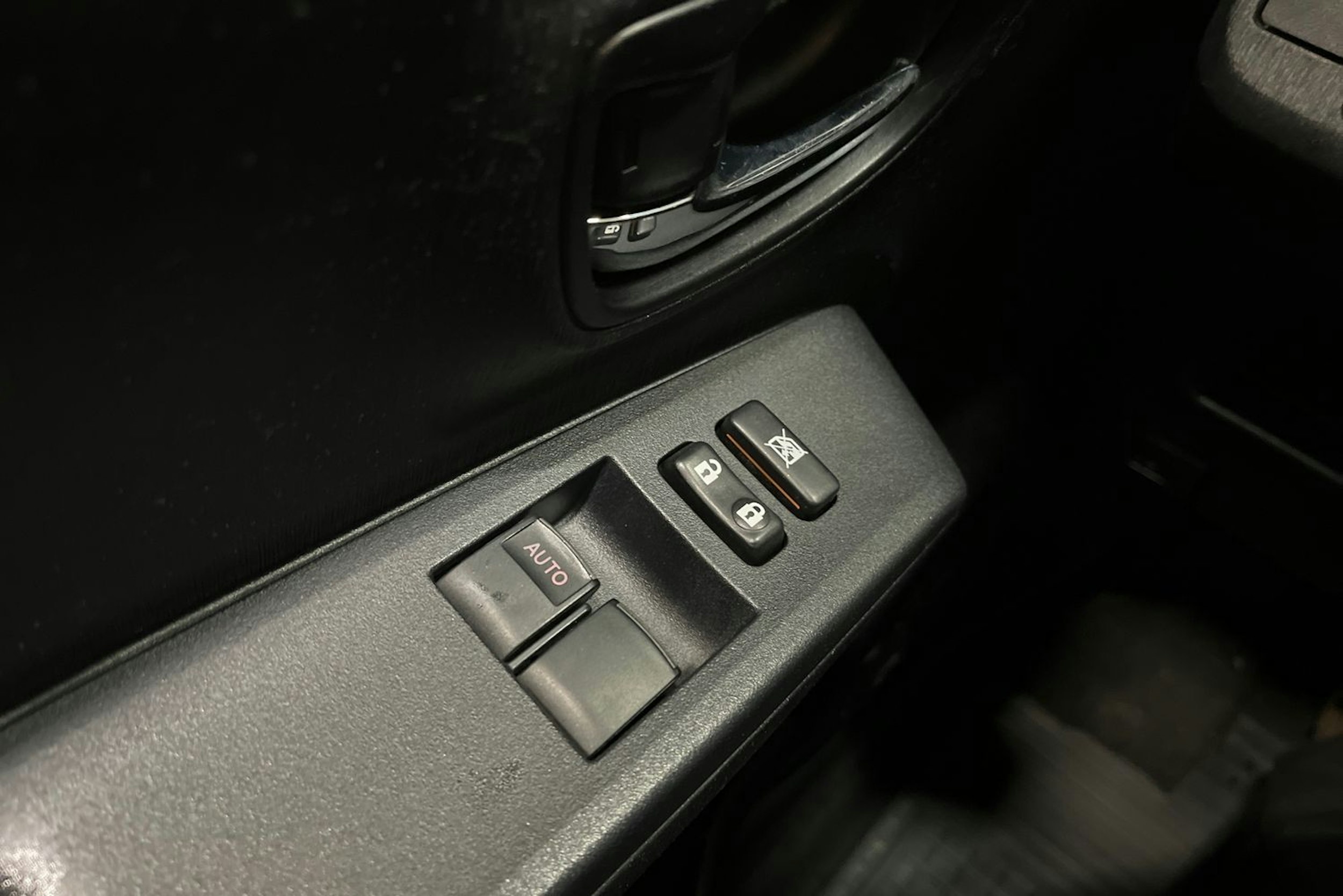 punainen Toyota Yaris 2011 kuva 29.