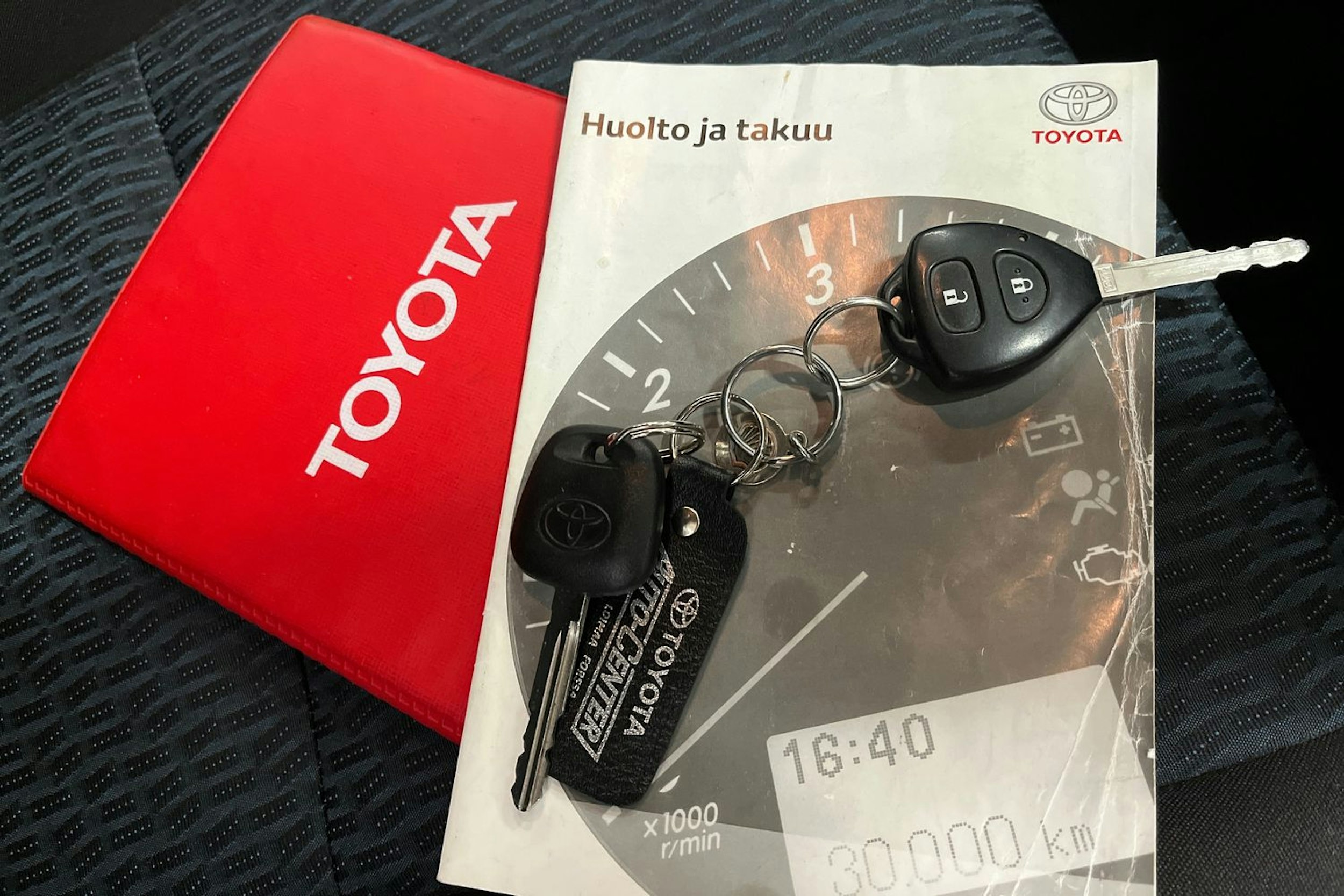 punainen Toyota Yaris 2011 kuva 32.