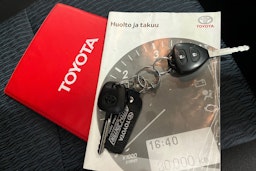 punainen Toyota Yaris 2011 kuva 32.