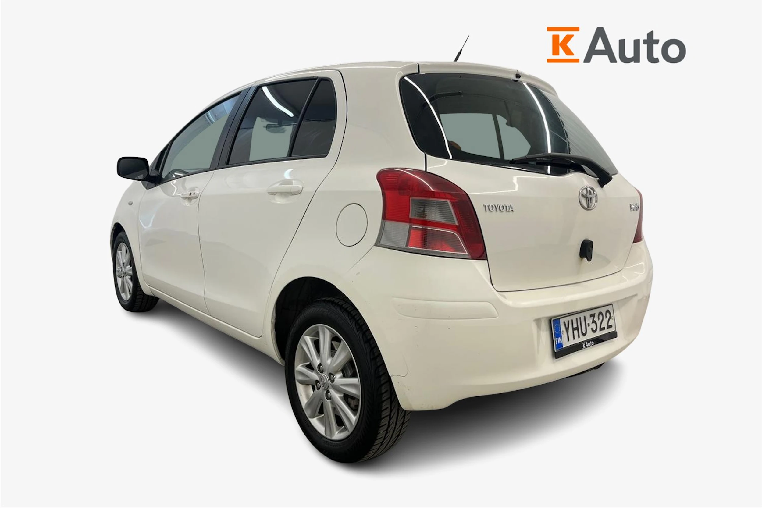 Valkoinen Toyota Yaris 2011 kuva 3.