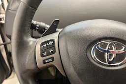 Valkoinen Toyota Yaris 2011 kuva 19.