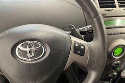 Valkoinen Toyota Yaris 2011 kuva 20.