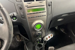 Valkoinen Toyota Yaris 2011 kuva 21.