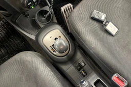 Valkoinen Toyota Yaris 2011 kuva 22.