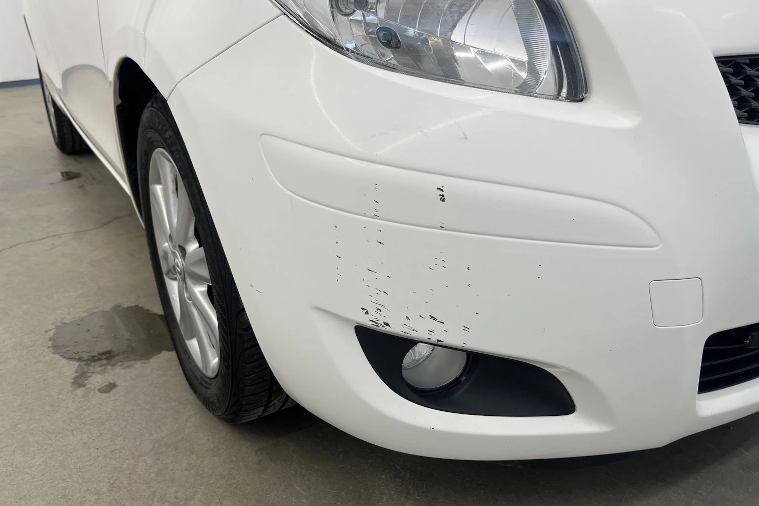 Valkoinen Toyota Yaris 2011 kuva 25.
