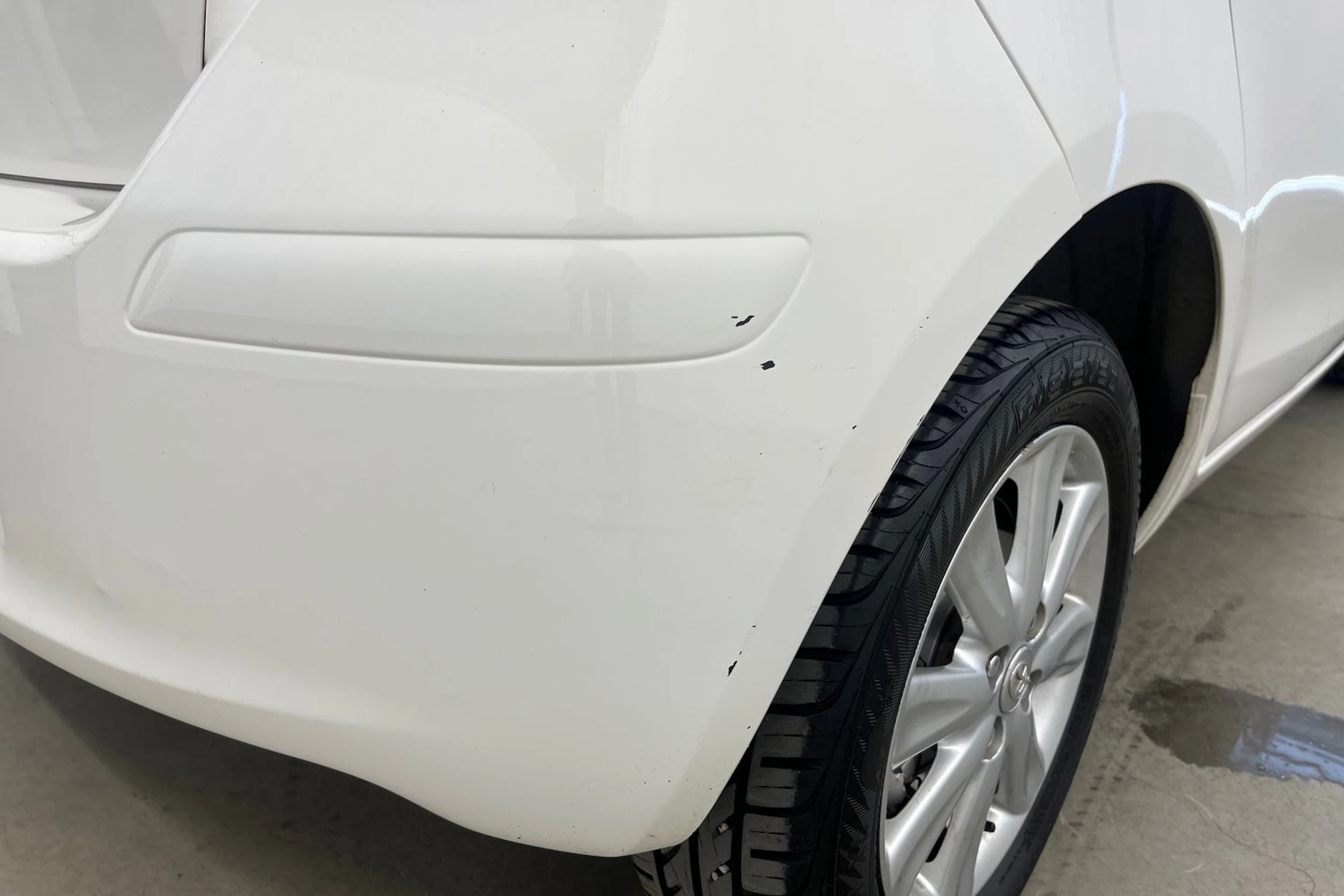 Valkoinen Toyota Yaris 2011 kuva 26.
